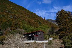 Aki日本の秘境で味わう絶品地鶏 ジローのおうち的山边的房子