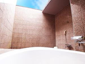 Yoshiokaフラミンゴ　大人専用的带淋浴和浴缸的浴室