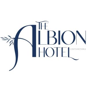 库塔曼德拉The Albion Hotel的盛开酒店的标志