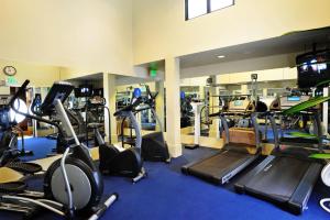 多纳特罗俱乐部酒店的健身中心和/或健身设施