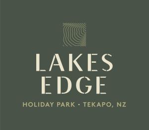 特卡波湖Lakes Edge Holiday Park的湖滨度假公园泰勒帕卡诺加奥加诺加奥加诺加奥加诺加动物园的海报