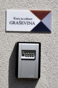 KutjevoKuća za odmor GRAŠEVINA的带有标志的kiel ⁇ 石gps系统