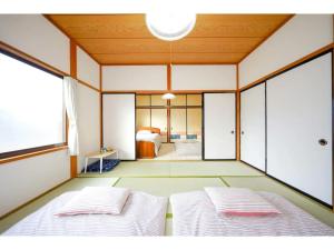 日光Second House Nikko - Vacation STAY 13408的卧室内的两张床