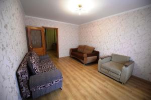 72 Arenda Apartment Stavropolskaya 1 bld 2的休息区