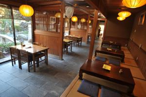 Ryokan Yamazaki餐厅或其他用餐的地方