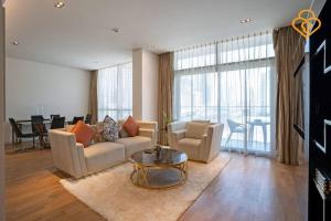 Keysplease 2 BR minutes to Dubai Mall 408, City Walk的休息区