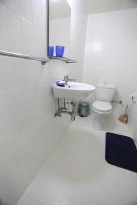 Larnaca Center Apartments的一间浴室