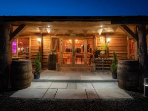 珀斯Lodge 3 - Rait的小木屋的前门