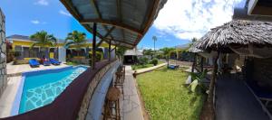Casa da Luna Watamu Kenya内部或周边的泳池