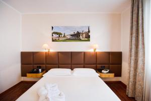 米尼尔瓦酒店客房内的一张或多张床位