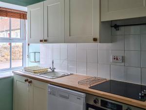 2 Setonhill Cottages的厨房或小厨房