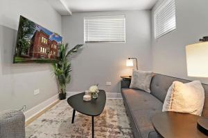 2BR Apartment close to Local Cafes & Stores - Magnolia G