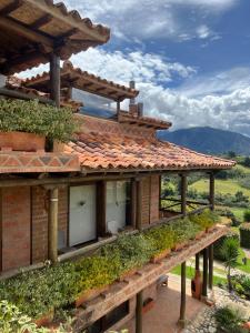 莱瓦镇Hotel, Bungalows, Chalet y Cabañas Aventura Park Villa De Leyva La Periquera的山景度假屋