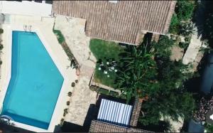 塞尔丘克阿凯酒店的享有庭院游泳池的顶部景色