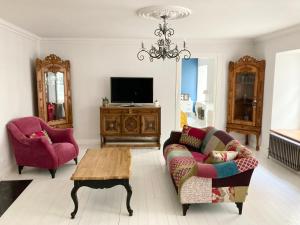 Shabby Chic - apartment in the Heart of Vilnius Old Town的休息区