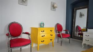 Shabby Chic - apartment in the Heart of Vilnius Old Town的休息区