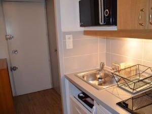 Appartement Les Menuires, 2 pièces, 4 personnes - FR-1-452-37的厨房或小厨房