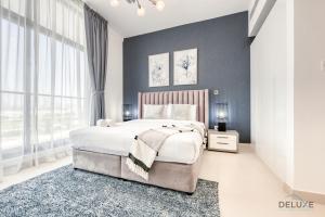 Contemporary 1BR at Prime Views Meydan by Deluxe Holiday Homes客房内的一张或多张床位