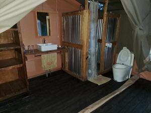 Tayari Luxury Tented Camp - Mara的一间浴室
