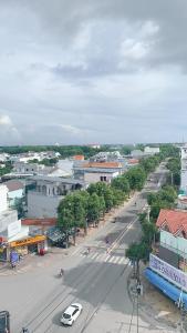 潘郎Khách Sạn FARA的城市街道的空中景观
