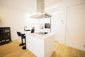 Cheerfully 1 Bedroom Serviced Apartment 52m2 -NB306C-的厨房或小厨房