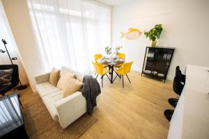 Cheerfully 1 Bedroom Serviced Apartment 52m2 -NB306C-的休息区