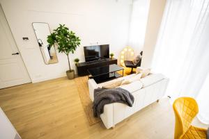 Cheerfully 1 Bedroom Serviced Apartment 52m2 -NB306C-的休息区