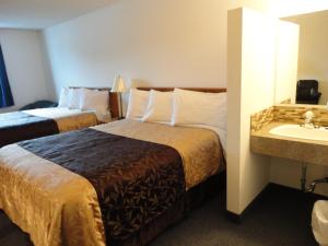 南山汽车旅馆客房内的一张或多张床位
