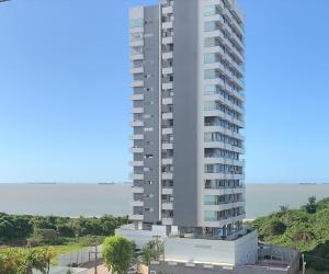 圣路易斯Biarritz temporadalitoranea的海景高公寓楼