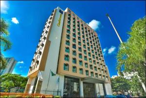 巴西利亚Flat 1015 - Comfort Hotel Taguatinga的 ⁇ 咒国际酒店和赌场