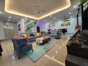 Desaru Brown House Pool-Table Tennis-KTV-BBQ-Disney-Netflix-Home Theatre