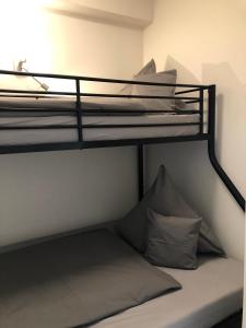 奥伊廷Voss-Haus的客房内的两张双层床