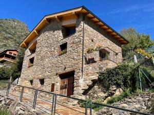 莱塞斯卡尔德-恩戈尔达Era del Rafel的山上的一座大型石屋