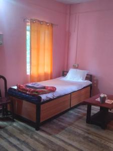 N R Resort Kaziranga客房内的一张或多张床位