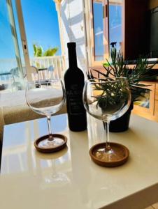 波里斯-德阿沃纳Bella Vista的2杯葡萄酒和1瓶餐桌葡萄酒