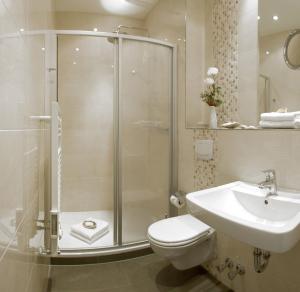 尼普顿酒店的一间浴室