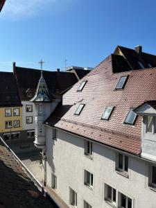 菲林根-施文宁根Hotel Bären的屋顶建筑的顶部景观