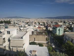 雅典Athens view apartment near Metro station Agia Marina的城市空中景观和建筑