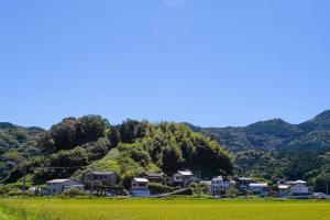 InoPrivate inn Mei Vacation Rental MEI - Vacation STAY 57858v的山前的小村庄