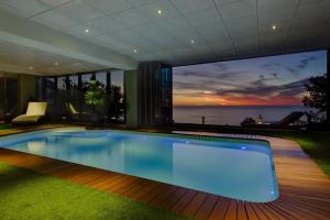 开普敦大西洋黄金酒店的海景别墅内的游泳池