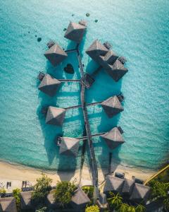 波拉波拉波拉波拉洲际勒那度假酒店的海滩风车空中景观