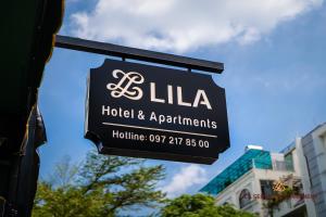 胡志明市LILA Hotel & Apartments的大楼内酒店和公寓的标志