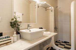 Happy Apartments Mykonos的一间浴室