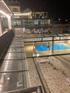 Hotel Surami内部或周边泳池景观