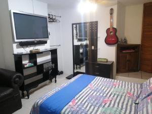 ¡Confortable y Privado! - Ubicado en Av. principal客房内的一张或多张床位