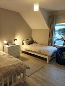 Dolmen Apartment Carlingford Lough,Omeath客房内的一张或多张床位