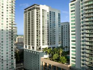 迈阿密YOTELPAD Miami的城市高楼空中景观