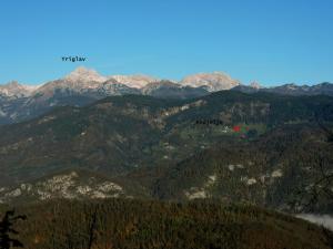 PodjeljePodjelje的享有山脉和白雪覆盖的山脉美景