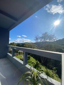 格拉玛多Vista da Serra.的房屋的阳台享有风景。