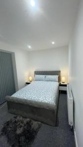 2 bed room luxury apartment in old Kent road London客房内的一张或多张床位